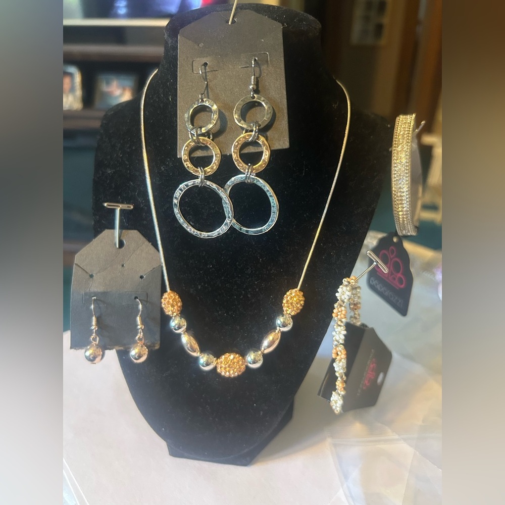 Paparazzi 4 pc Gold and Silver Bundle.